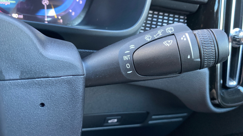 Volvo XC40 2.0 B3P Plus Dark 5dr Auto Petrol Estate